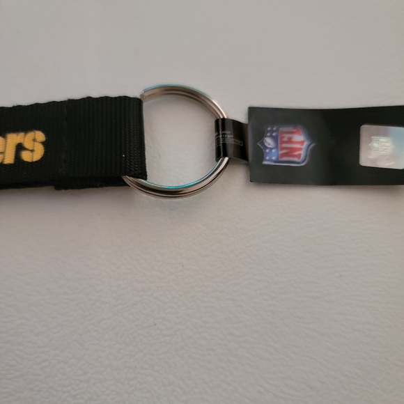 STEELERS BOTTLE OPENER KEY CHAIN - Picture 4 of 4